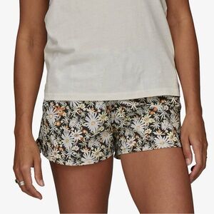 Patagonia floral Baggies 2.5” inseam size M